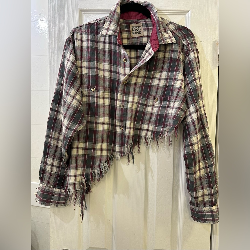 Cropped asymmetrical flannel.